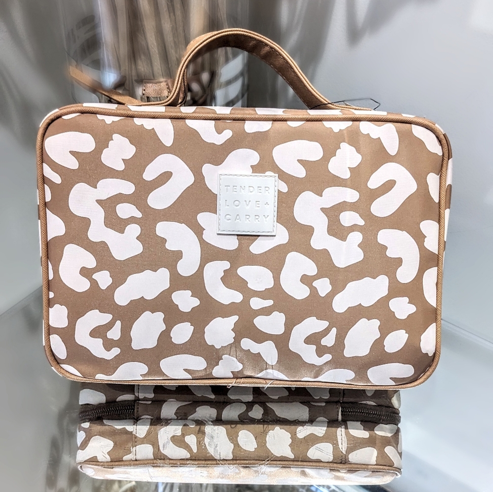 NWT Tender Love + Carry Toiletry Weekender Bag with Hanger